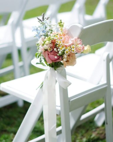 Fully Fresh Aisle Seat Posy